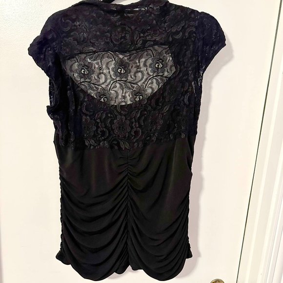 Beautiful Ruffled Sleeveless Vintage Fredericks Top - Picture 4 of 5